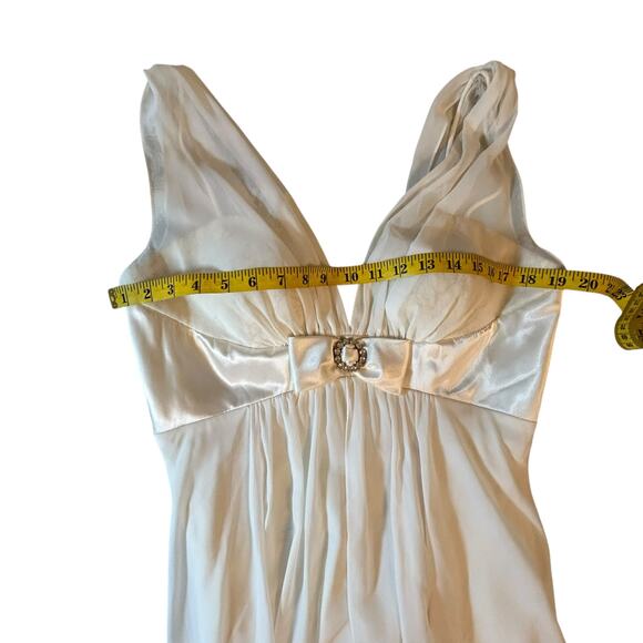 Betsy & Adam White Embellished Gown - Size 14 - Picture 3 of 16